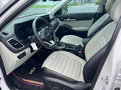 Bán xe Kia Seltos 2022 1.6 Premium, màu trắng. 7