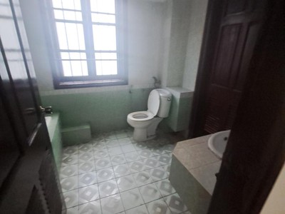 Cho thuê căn nhà ngõ 203 đường Hoàng Quốc Việt, DT 70m2 x 5 tầng có hè, đường rộng 10m 3