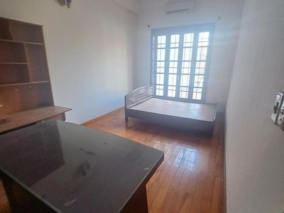 Cho thuê căn nhà ngõ 203 đường Hoàng Quốc Việt, DT 70m2 x 5 tầng có hè, đường rộng 10m 4