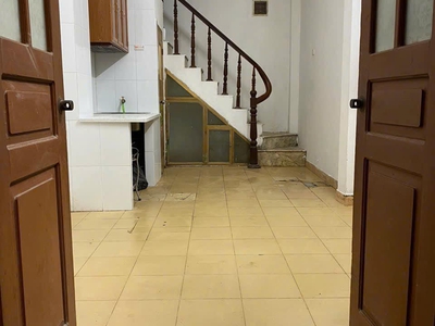 Cho thuê nhà ngõ gốc đề, 4.5 tầng, 20m2, 2 ngủ, 8 triệu - ở gđ, nhóm ít người 0