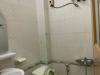 Cho thuê nhà ngõ gốc đề, 4.5 tầng, 20m2, 2 ngủ, 8 triệu - ở gđ, nhóm ít người 4