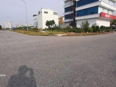 Bán đất biệt thự khu Vịt Cỏ Hồ Sen, ph Tân Bình, TP Hải Dương, 198m2, mặt tiền 11m, vị trí đẹp, giá 0