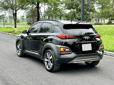 Bán xe Hyundai Kona 1.6 Turbo 2021 màu đen. 3