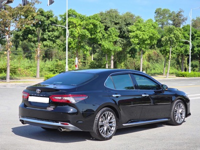 Bán xe Toyota Camry 2023 2.5Q màu đen. 3