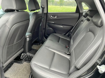 Bán xe Hyundai Kona 1.6 Turbo 2021 màu đen. 9