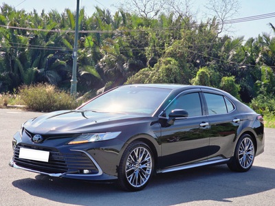 Bán xe Toyota Camry 2023 2.5Q màu đen. 4