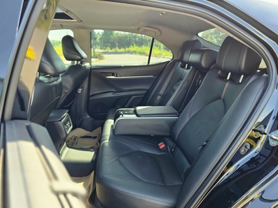 Bán xe Toyota Camry 2023 2.5Q màu đen. 9