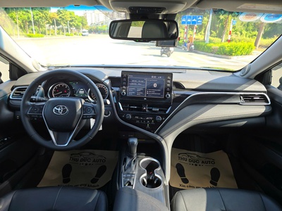Bán xe Toyota Camry 2023 2.5Q màu đen. 11