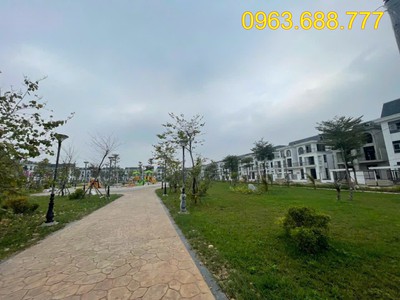 Bt hud mê linh,300m,17 tỷ,2 thoáng,sau view công viên. giá đầu tư 1