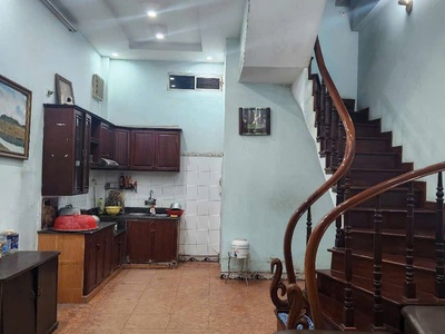 Cho thuê nhà ngõ tôn thất tùng 15m ra phố 4 tầng x 40m2, 4 ngủ, 15 triệu/th 0