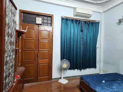 Cho thuê nhà ngõ tôn thất tùng 15m ra phố 4 tầng x 40m2, 4 ngủ, 15 triệu/th 1