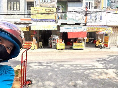 Nhà bán mặt tiền đ. xóm chiếu- vi trí kinh doanh sầm uất- đối diện trường trung học nguyễn trải 3