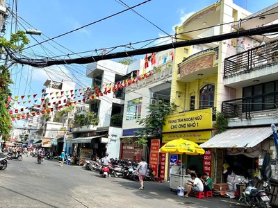Nhà bán víp nha siêu đẹp - ngay mặt tiền đường- cách vài bước đên chợ 200 -ubnd- trường học -nhà 3
