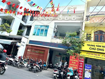 Nhà bán víp nha siêu đẹp - ngay mặt tiền đường- cách vài bước đên chợ 200 -ubnd- trường học -nhà 2