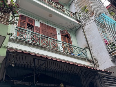 Cho thuê nhà riêng ngõ 97 văn cao, ba đình. dt 70m2 4.5 tầng ô tô đỗ cửa, mỗi tầng 2p-20tr/th 2