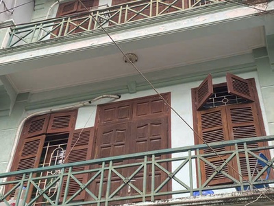 Cho thuê nhà riêng ngõ 97 văn cao, ba đình. dt 70m2 4.5 tầng ô tô đỗ cửa, mỗi tầng 2p-20tr/th 1