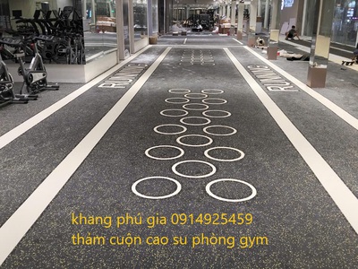 Thi công hoàn thiện thảm cuộn cao su phòng gym 0