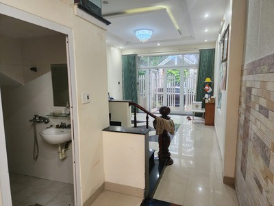 Bán nhà 3 tầng đường Hoàng Thúc Trâm,gần tiểu la,hải châu. giá 8.5 tỷ. 2