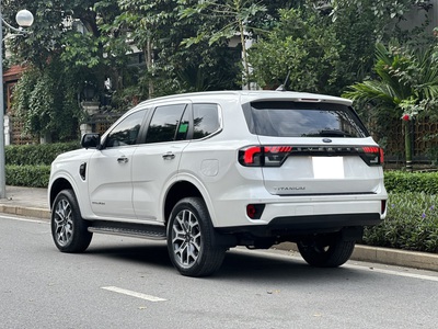 Bán xe Ford Everest Titanium 2.0L 4x2 AT 2024, màu trắng. 3