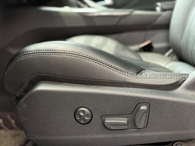 Bán xe Peugeot 3008 2019, số tự động 1.6L, màu đen. 8