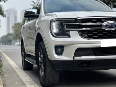 Bán xe Ford Everest Titanium 2.0L 4x2 AT 2024, màu trắng. 4