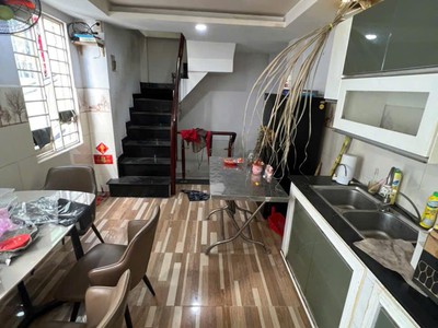Bán nhà khu vực chợ thiếc, hẻm ôtô 8m 5tầng tạ uyên q11,dọn vào ở liền-nhỉnh 5tỷ 3