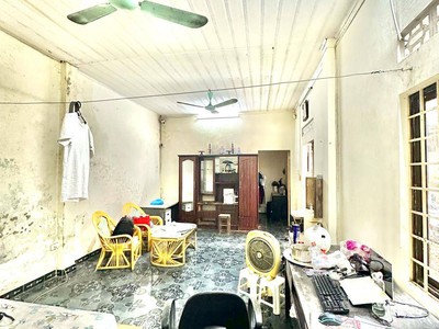 Bán nhà phố cầu đất 104m2, mặt tiền rộng, ngõ nông gần phố, khách mua về đầu tư xây 6-7 tầng thang 0