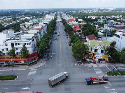 Bán nhà MT tại TP Bến Cát Bình Dương, Nhà 4 tầng MT đường 10 làn xe chạy, tiện KD ngay 2