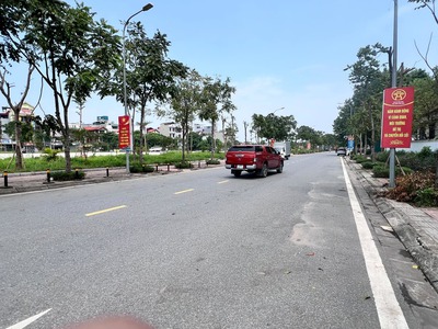 Bán biệt thự  cổ linh-bát khối, 324m x 3 tầng, mặt tiền 10m, sân vườn gara 4 ôtô, full thổ cư 1