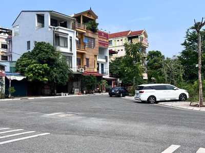 Bán biệt thự  cổ linh-bát khối, 324m x 3 tầng, mặt tiền 10m, sân vườn gara 4 ôtô, full thổ cư 0