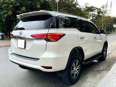 Bán xe Toyota Fortuner 2020 2.4G 4x2 AT dầu, màu trắng. 6