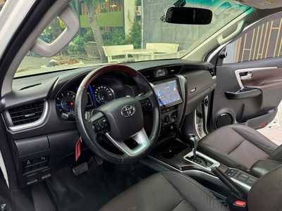 Bán xe Toyota Fortuner 2020 2.4G 4x2 AT dầu, màu trắng. 10