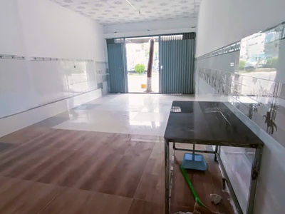Nhà 5,5 triệu mặt tiền nguyễn văn cừ 1
