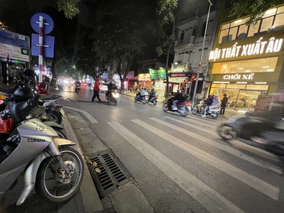 Nhà mặt phố lò đúc 55m2 7t thang máy cực đẹp kinh doanh ô tô đỗ cửa 37 tỷ tl mạnh 0