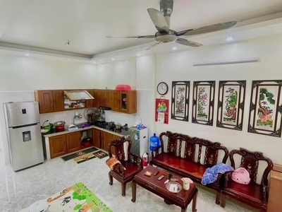 Bán Nhà 3 Tầng Ngõ 33 Cao Xanh Oto Đỗ Cửa. DT:50m2,MT:4.5m 1