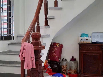 Bán Nhà 3 Tầng Ngõ 33 Cao Xanh Oto Đỗ Cửa. DT:50m2,MT:4.5m 5