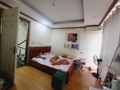 Bán nhà phố lê đức thọ 35/40m2 x 5 tầng, mặt ngõ thông rộng ở sướng kinh doanh mọi loại hình với 4 0