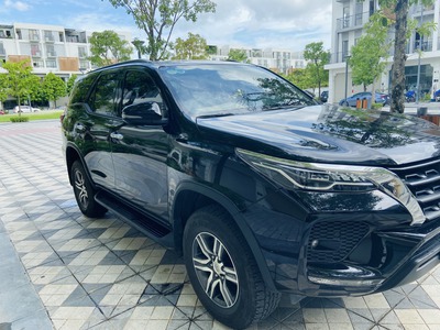 Bán xe Toyota Fortuner 2022 2.4G 4x2 AT dầu, màu đen. 2