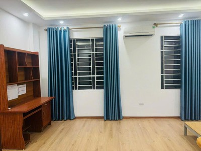 Bán nhà gia quất, thượng thanh 40m x 4t cách 1 nhà ra oto, gần cv, chỉ 4 tỷ 5 có tl. lh 0936123469 3