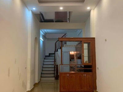 Cho thuê nhà nguyên căn ngõ 175 định công, 45m2, 3.5 tầng, 3 ngủ, 9tr5 vào ngay 0