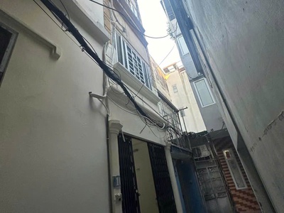 Cho thuê nhà ngõ 100 nguyễn hoàng tôn, 3.5 tầng, 2 ngủ, 6 triệu vào ngay 0