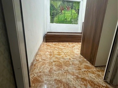 Cho thuê nhà ngõ 100 nguyễn hoàng tôn, 3.5 tầng, 2 ngủ, 6 triệu vào ngay 3