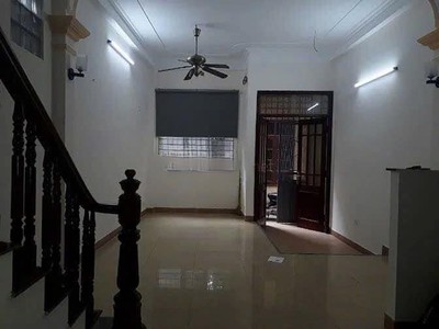 Cho thuê nhà ngõ 184 vương thừa vũ làm vp, kd online kết hợp ở, 4 tầng x 40m2, 11 triệu 1