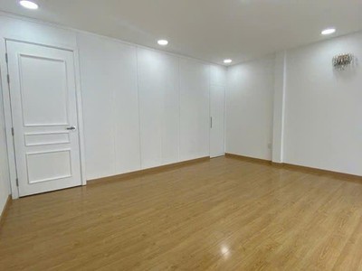 Nhà đẹp hxh 1trục thông, p13 bình thạnh, 5.3mx6.9m, 3tầng btct, nhỉnh 4tỷtl 4