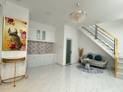 Nhà đẹp hxh 1trục thông, p13 bình thạnh, 5.3mx6.9m, 3tầng btct, nhỉnh 4tỷtl 0