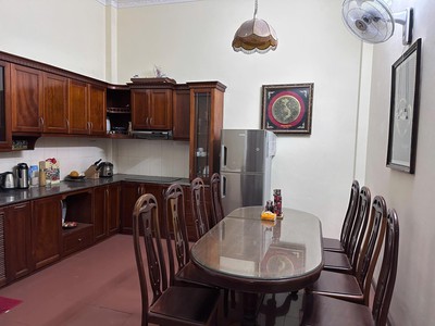Cho thuê nhà ngõ 24 kim đồng, 4 tầng, 40m2, 4 ngủ, 11.9 triệu 0
