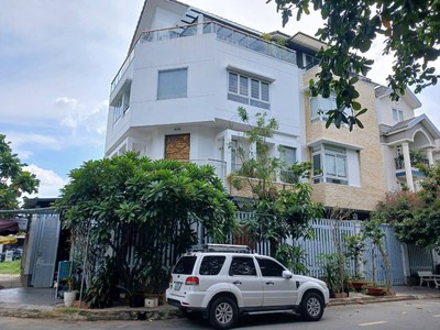 Biệt thự 2 mặt tiền đẹp lung linh quận 2 0