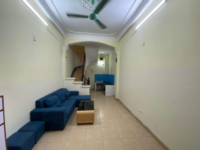 Cho thuê nhà nguyên căn ngõ 327 trần đại nghĩa, 4 tầng, 30m2, 2 ngủ, chỉ 9tr - full nội thất 2