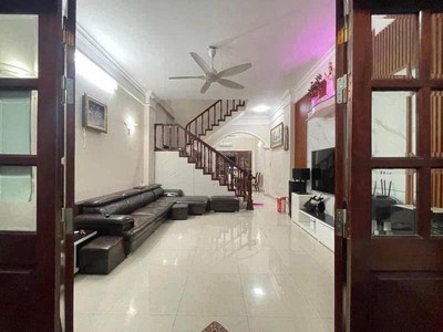 Phân lô nguyễn khánh toàn 61m2 x 5t mt 4.5mngõ thông kinh doanh tốt dòng tiền đỉnh 2