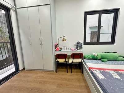 Hiếm    nhà cù chính lan 25m2.mtx4 lô góc, ô tô đỗ cửa, ở ngay, gần trường 0